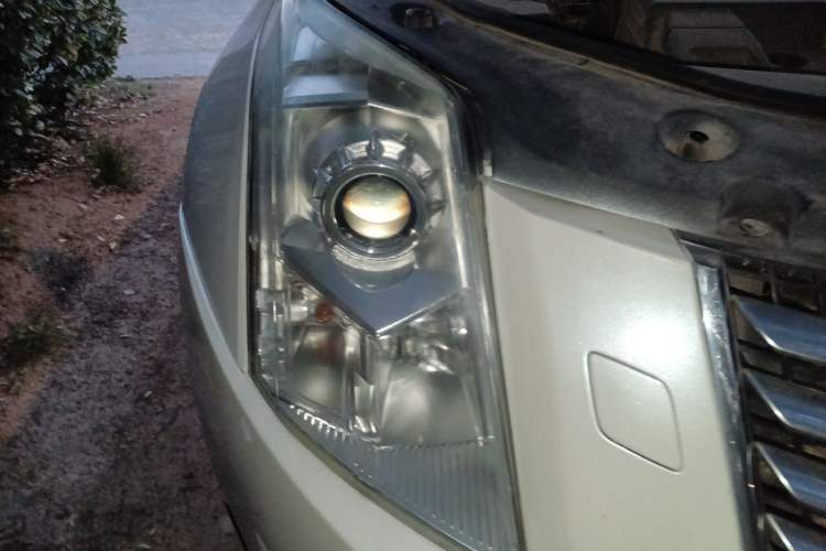 Used Cadillac SRX 2013 3.0L Elite Model Right Front Headlight