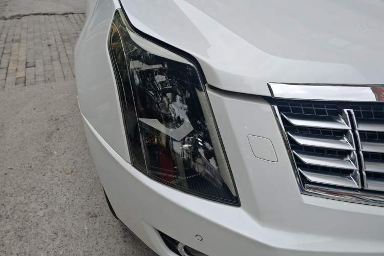 Used Cadillac SRX 2013 3.0L Elite Model Right Front Headlight