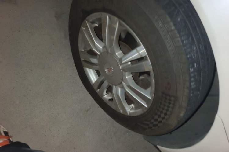 Used Cadillac SRX 2013 3.0L Elite Model Right Front Wheel Hub