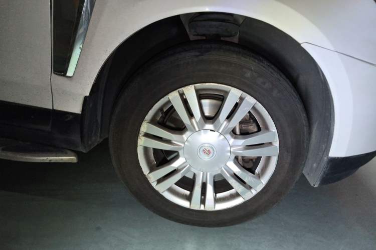 Used Cadillac SRX 2013 3.0L Elite Model Right Front Wheel Hub