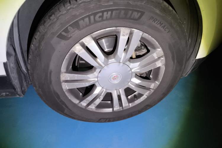 Used Cadillac SRX 2013 3.0L Elite Model Right Front Wheel Hub