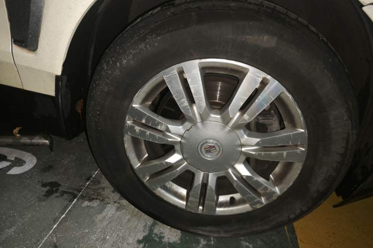 Used Cadillac SRX 2013 3.0L Luxury Model Right Front Wheel Hub