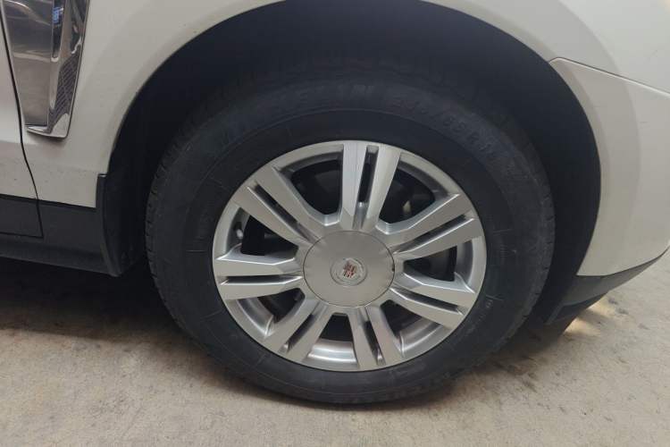 Used Cadillac SRX 2013 3.0L Elite Model Right Front Wheel Hub