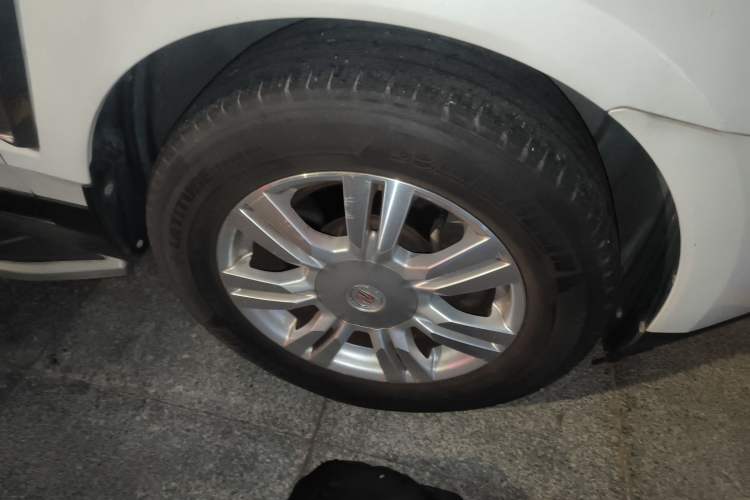 Used Cadillac SRX 2013 3.0L Elite Model Right Front Wheel Hub