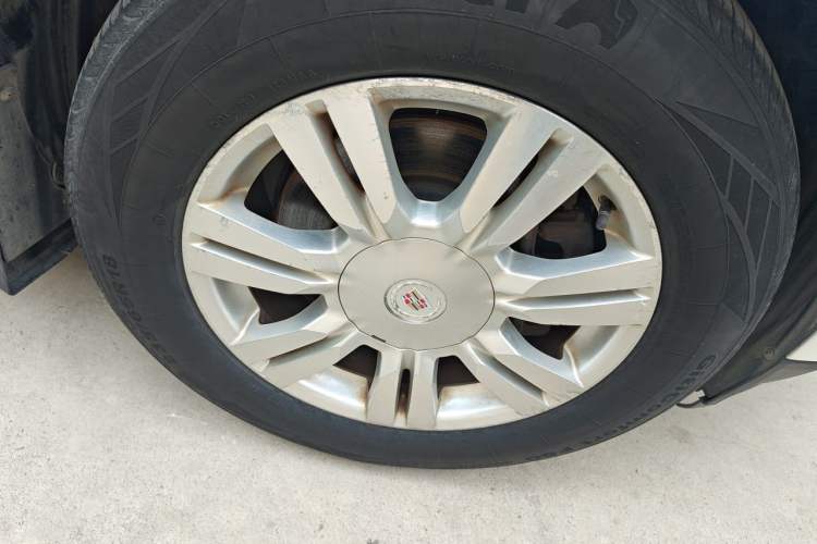 Used Cadillac SRX 2013 3.0L Luxury Model Right Front Wheel Hub
