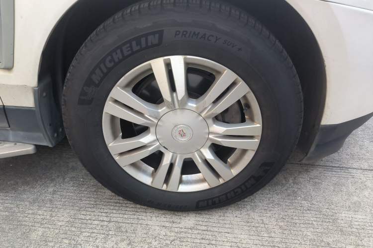 Used Cadillac SRX 2013 3.0L Elite Model Right Front Wheel Hub