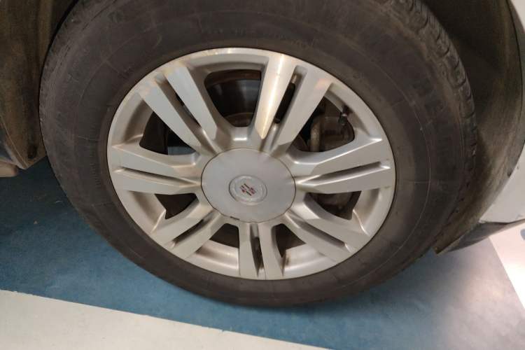 Used Cadillac SRX 2013 3.0L Luxury Model Right Front Wheel Hub