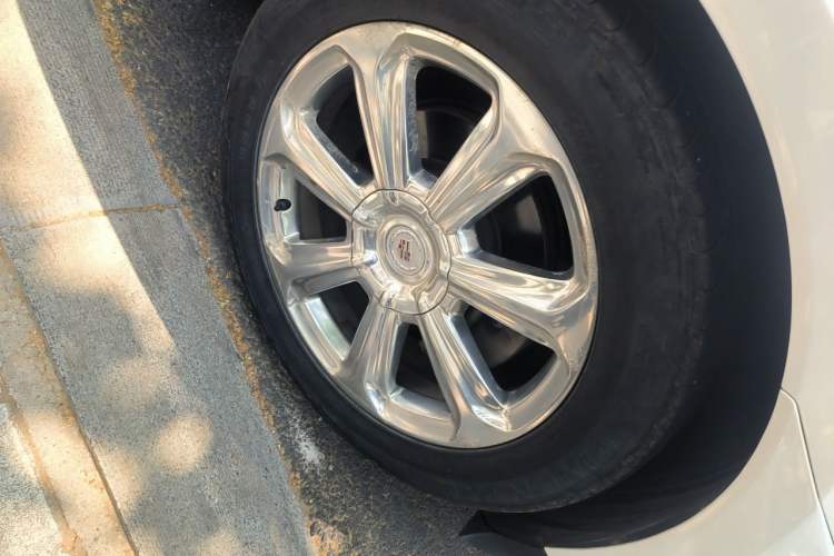 Used Cadillac SRX 2013 3.6L Flagship Model Right Front Wheel Hub