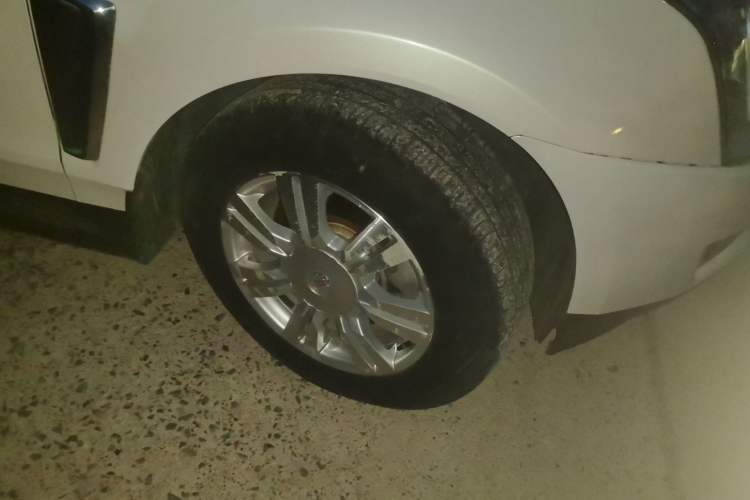 Used Cadillac SRX 2013 3.0L Elite Model Right Front Wheel Hub