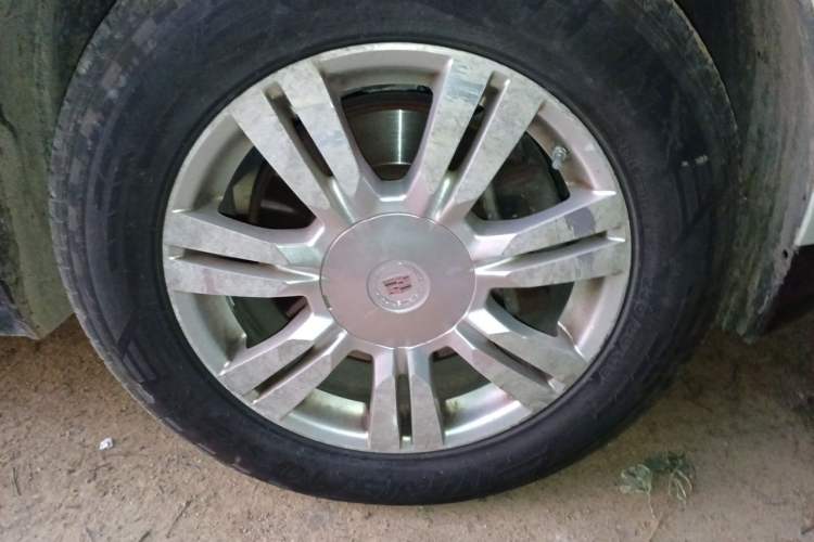 Used Cadillac SRX 2013 3.0L Elite Model Right Front Wheel Hub