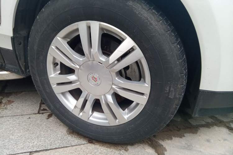 Used Cadillac SRX 2013 3.0L Elite Model Right Front Wheel Hub