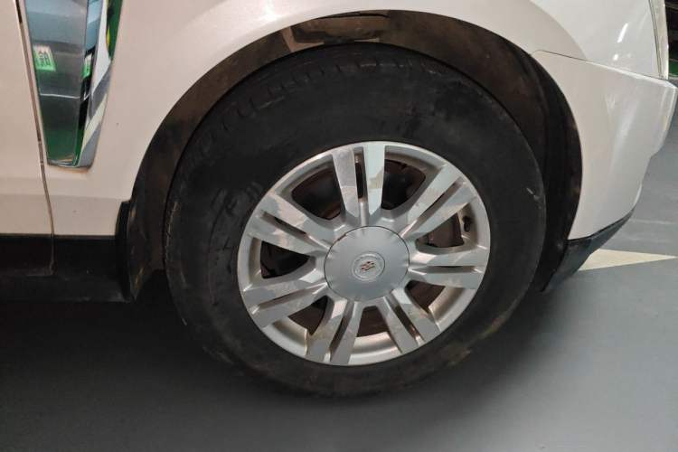 Used Cadillac SRX 2013 3.0L Elite Model Right Front Wheel Hub