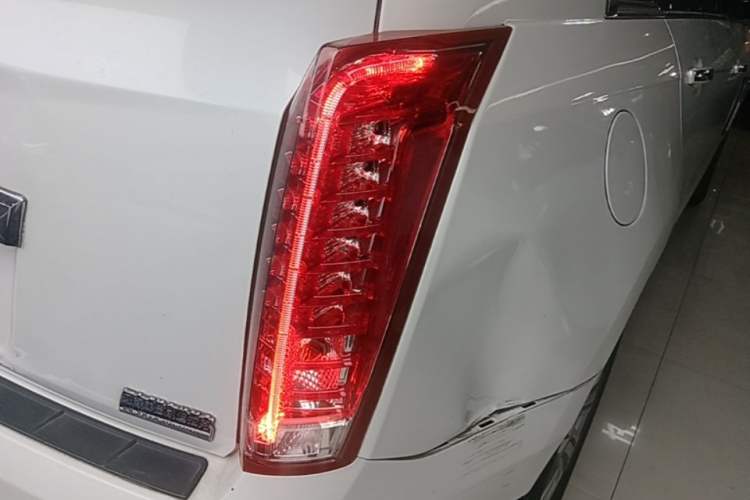 Used Cadillac SRX 2013 3.0L Comfort Model Right Rear Taillight