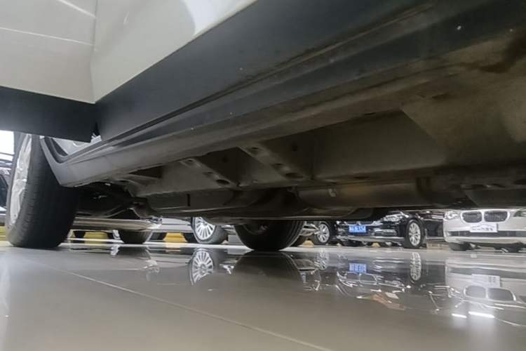 Used Cadillac SRX 2013 3.0L Comfort Model Right Side Sill