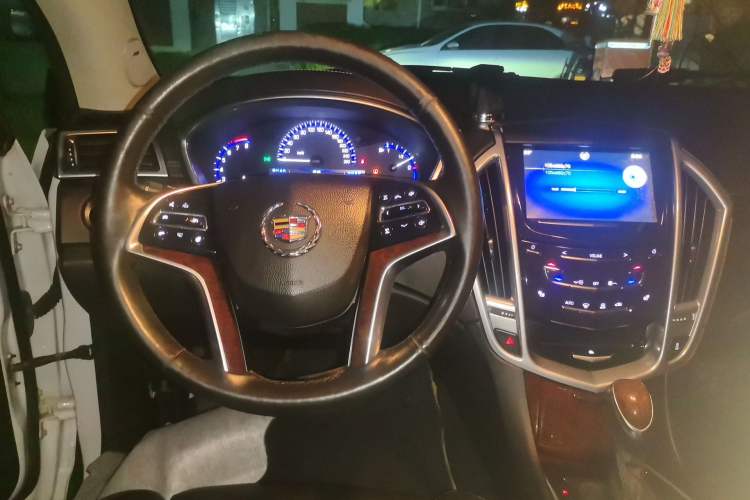 Used Cadillac SRX 2013 3.0L Elite Model Steering Wheel