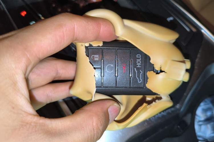 Used Cadillac SRX 2013 3.0L Elite Model Vehicle Key