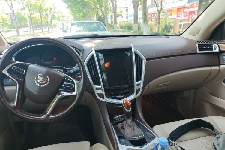 Used Cadillac SRX 2013 3.0L Luxury Model Center Console