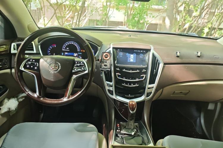 Used Cadillac SRX 2013 3.0L Elite Model Center Console