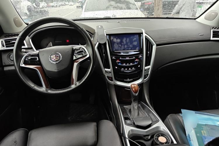 Used Cadillac SRX 2013 3.0L Elite Model Center Console