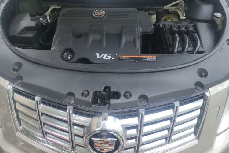 Used Cadillac SRX 2013 3.0L Luxury Model Engine Bay