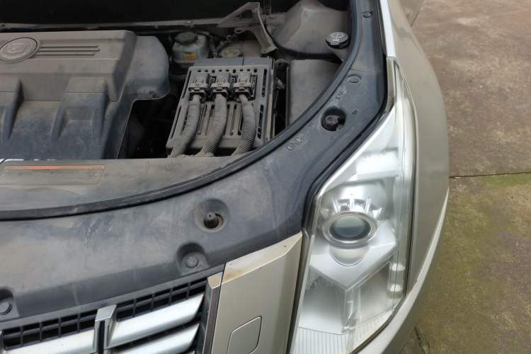Used Cadillac SRX 2013 3.0L Comfort Model Engine Bay Left