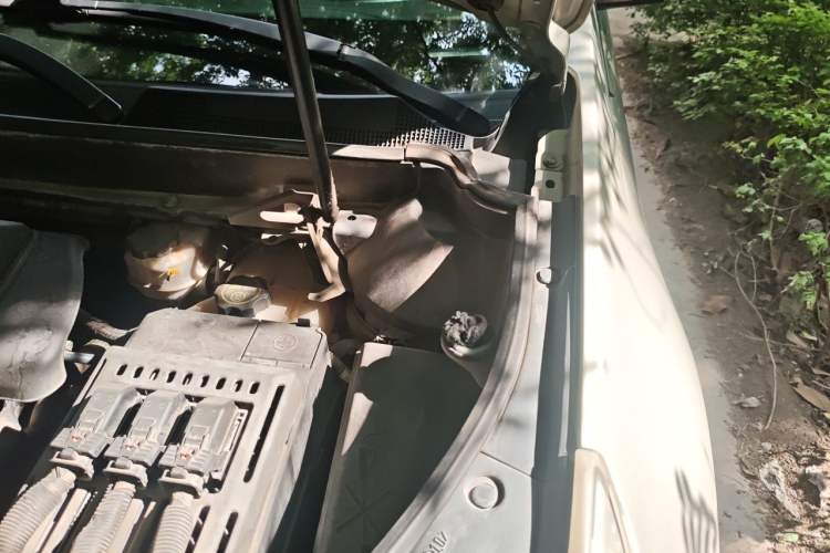 Used Cadillac SRX 2013 3.0L Elite Model Engine Bay Left