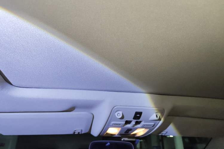 Used Cadillac SRX 2013 3.0L Leading Model Headliner