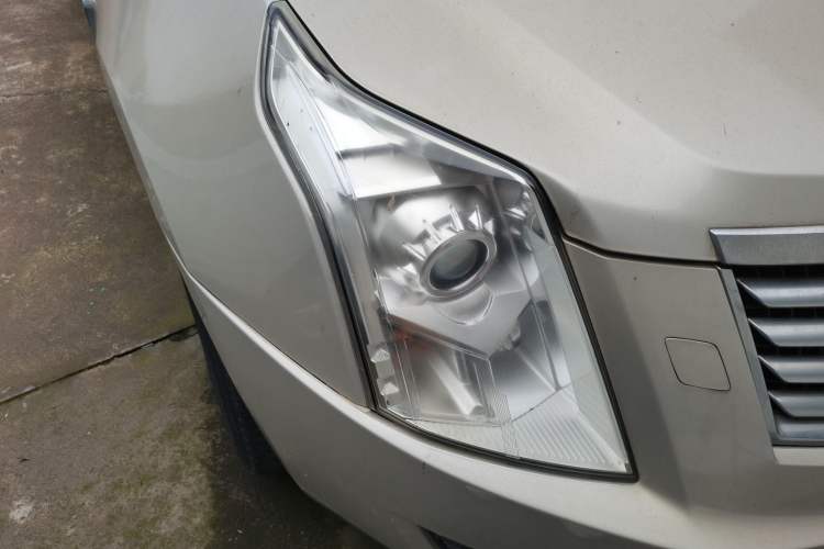 Used Cadillac SRX 2013 3.0L Comfort Model Right Front Headlight