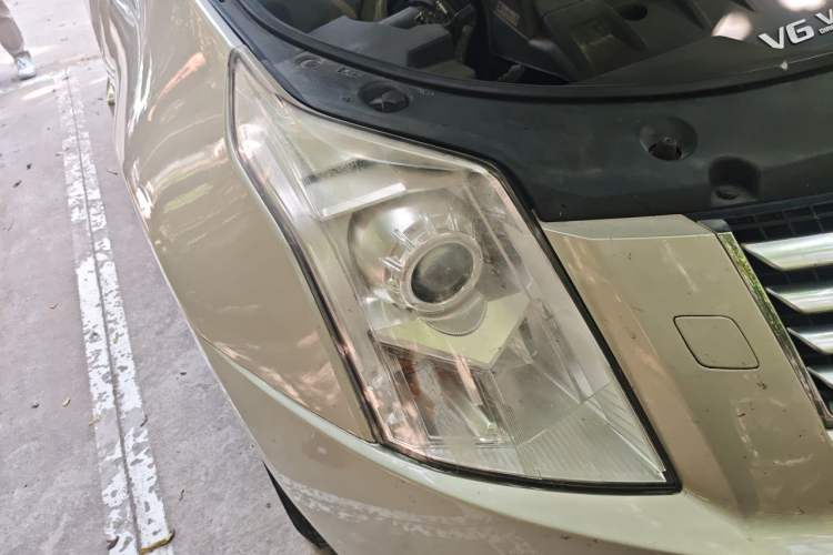 Used Cadillac SRX 2013 3.0L Elite Model Right Front Headlight