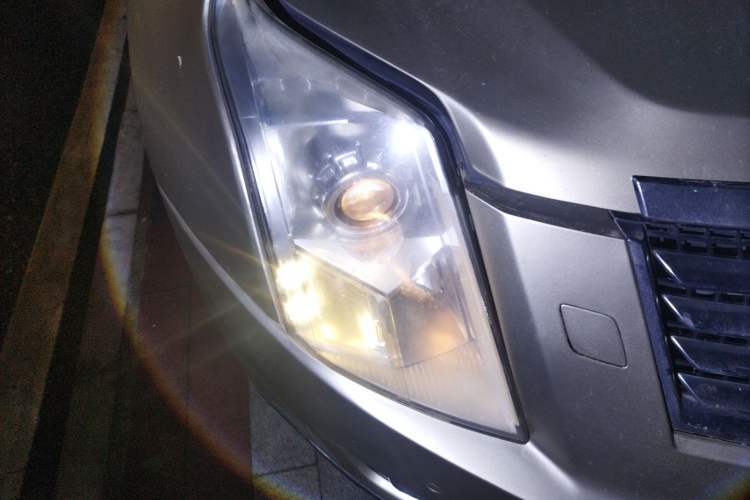 Used Cadillac SRX 2013 3.0L Elite Model Right Front Headlight