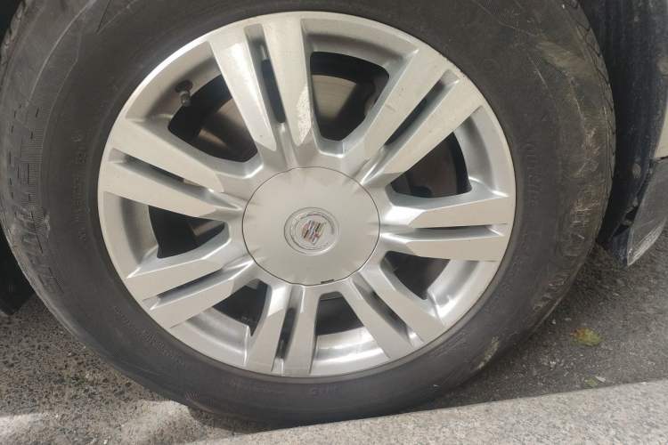 Used Cadillac SRX 2013 3.0L Luxury Model Right Front Wheel Hub