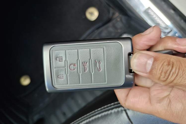 Used Cadillac SRX 2013 3.0L Elite Model Vehicle Key