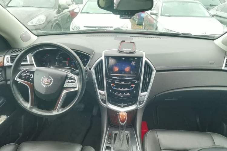 Used Cadillac SRX 2014 3.0L Elite Model Center Console