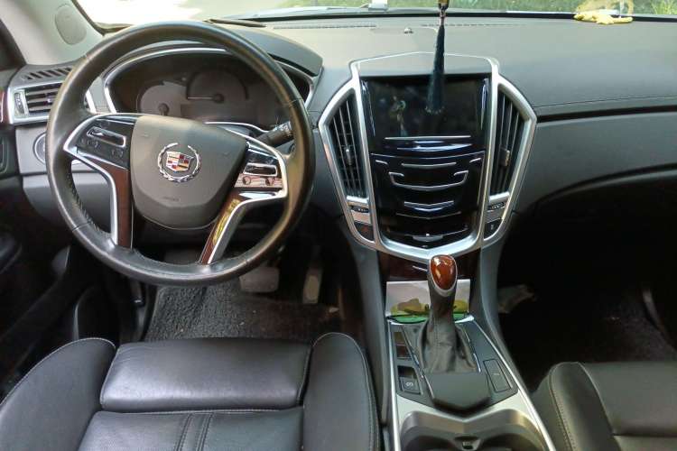Used Cadillac SRX 2014 3.0L Elite Model Center Console
