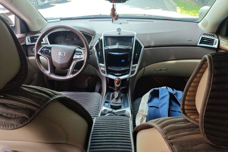 Used Cadillac SRX 2014 3.0L Leading Model Center Console
