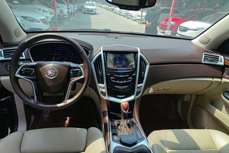 Used Cadillac SRX 2014 3.0L Elite Model Center Console