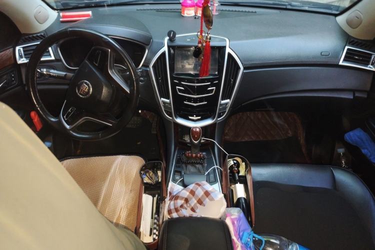 Used Cadillac SRX 2014 3.0L Elite Model Center Console