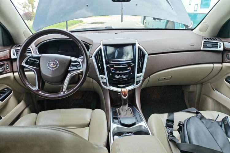 Used Cadillac SRX 2014 3.0L Elite Model Center Console