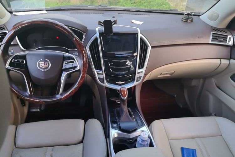 Used Cadillac SRX 2014 3.0L Leading Model Center Console