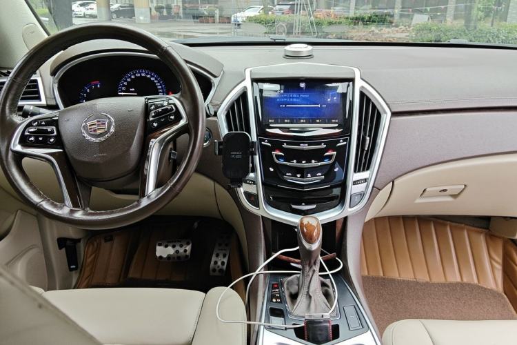 Used Cadillac SRX 2014 3.0L Luxury Model Center Console