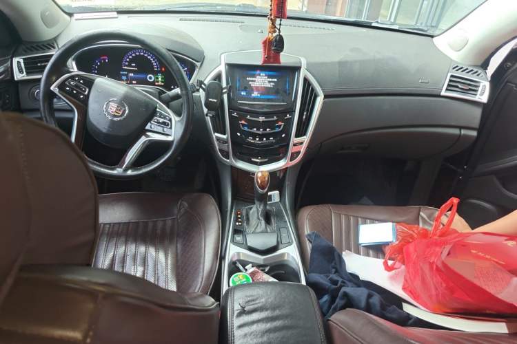 Used Cadillac SRX 2014 3.0L Elite Model Center Console