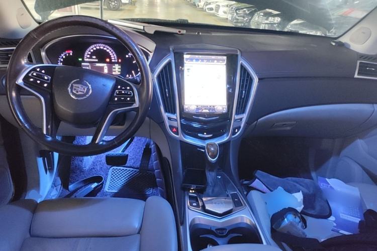 Used Cadillac SRX 2014 3.0L Elite Model Center Console