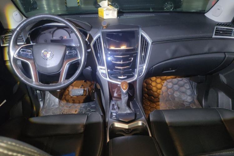 Used Cadillac SRX 2014 3.0L Elite Model Center Console