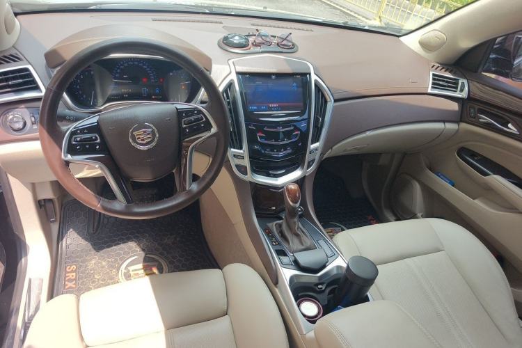 Used Cadillac SRX 2014 3.0L Elite Model Center Console