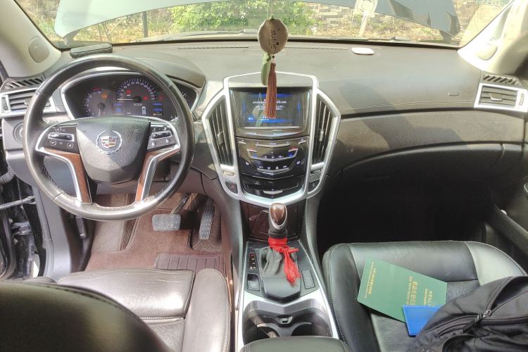 Used Cadillac SRX 2014 3.0L Elite Model Center Console