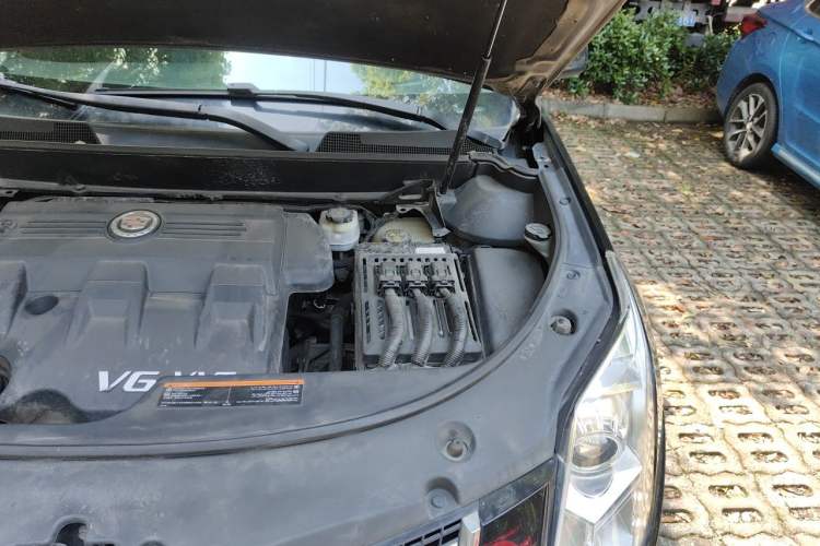 Used Cadillac SRX 2014 3.0L Comfort Model Engine Bay Left