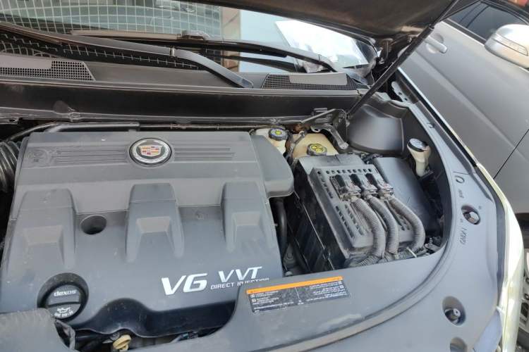 Used Cadillac SRX 2014 3.0L Comfort Model Engine Bay Left