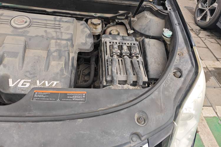Used Cadillac SRX 2014 3.0L Comfort Model Engine Bay Left