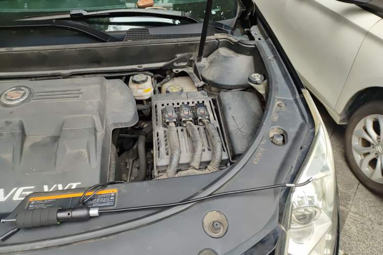 Used Cadillac SRX 2014 3.0L Comfort Model Engine Bay Left