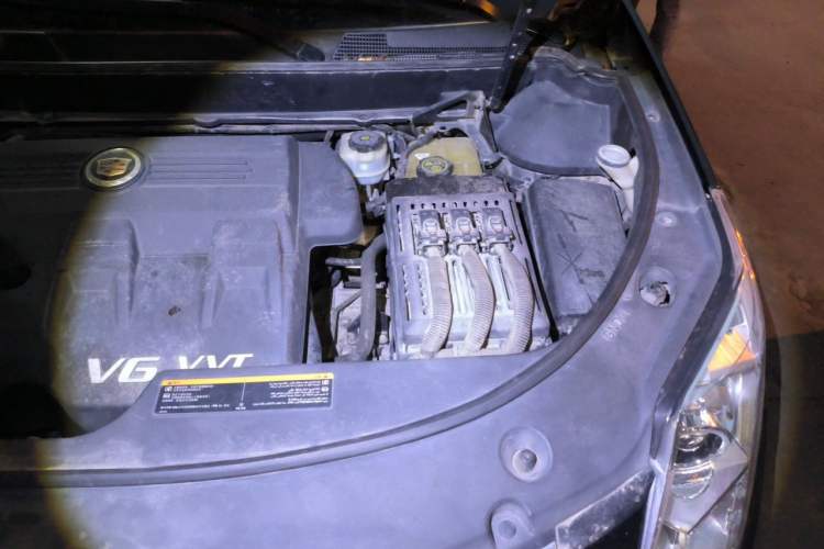 Used Cadillac SRX 2014 3.0L Comfort Model Engine Bay Left